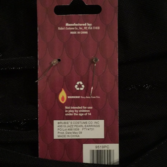 Costume Jewelry Pearl Earrings - Picture 2 of 3